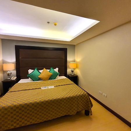 Festive Hotel Makati Paco Exteriér fotografie