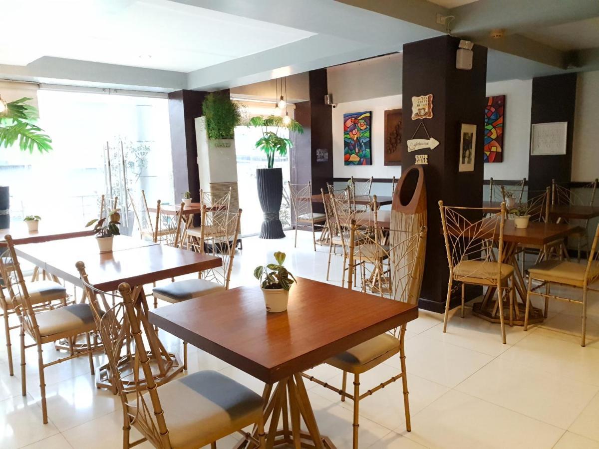 Festive Hotel Makati Paco Exteriér fotografie