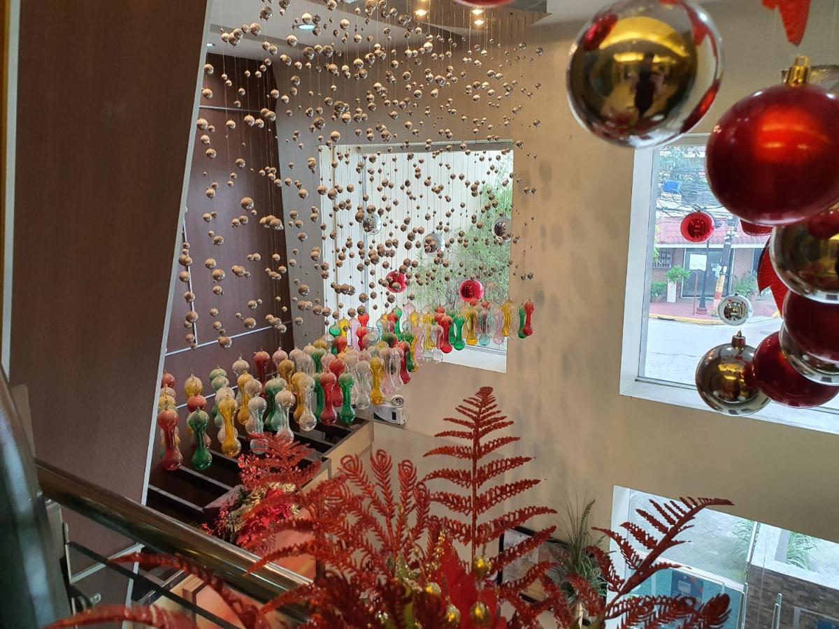 Festive Hotel Makati Paco Exteriér fotografie