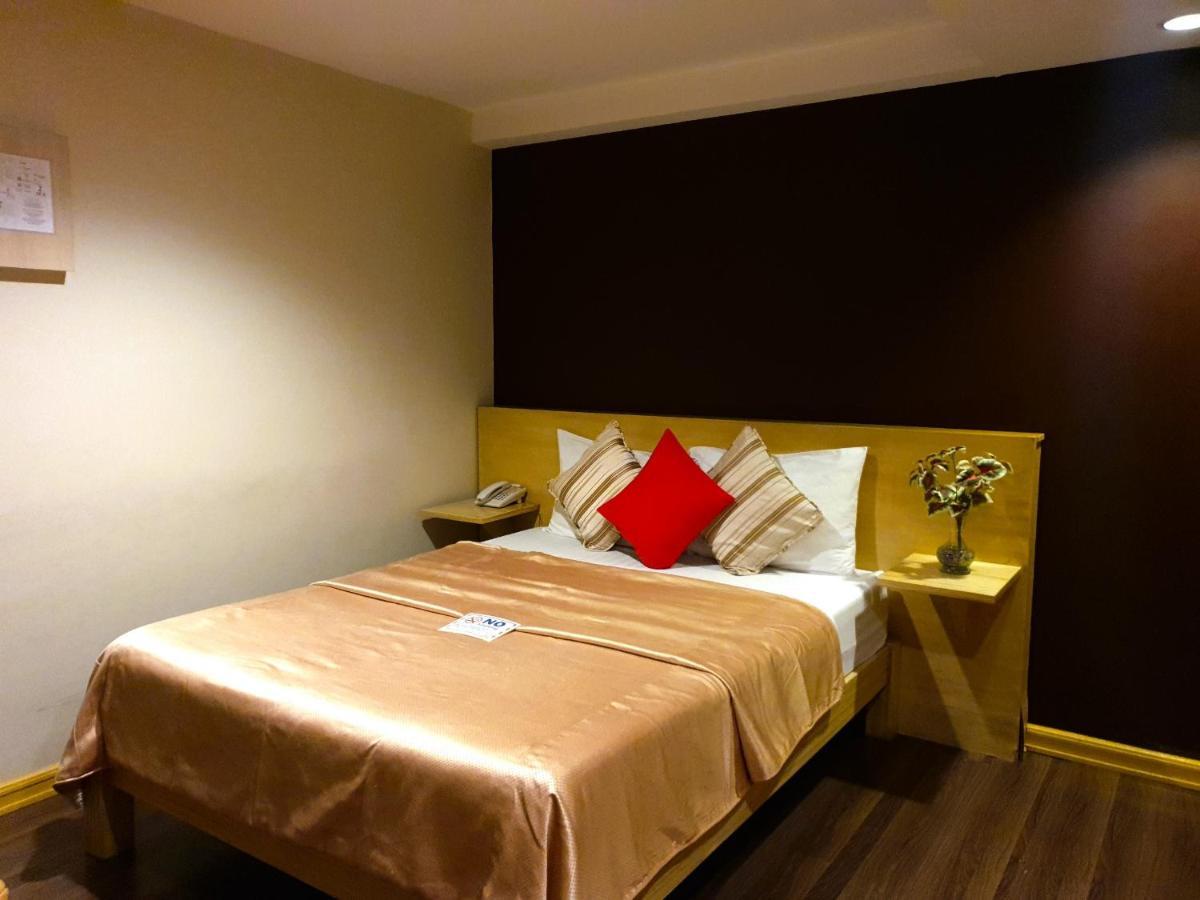 Festive Hotel Makati Paco Exteriér fotografie