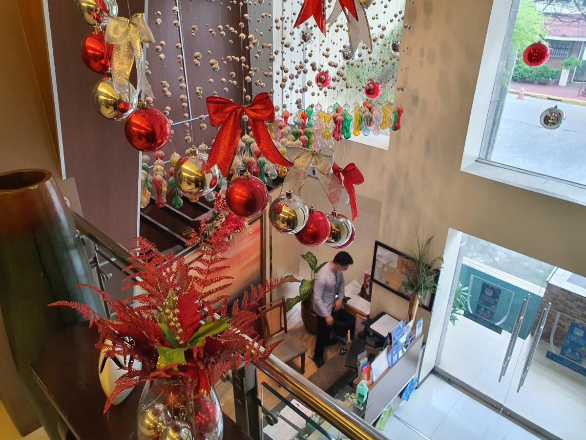 Festive Hotel Makati Paco Exteriér fotografie