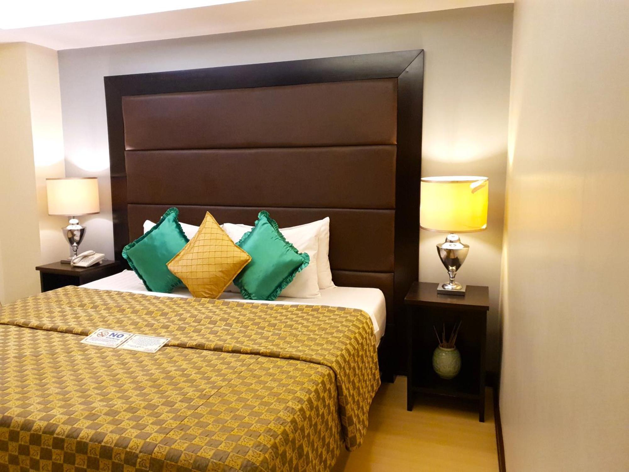 Festive Hotel Makati Paco Exteriér fotografie